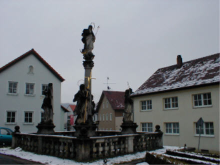 Mariensule im Schnee im Feriendorf Stamsried Ferienhaus - Ferienwohnung - Blockhaus in Stamsried / Bayerischer Wald / Oberpfalz